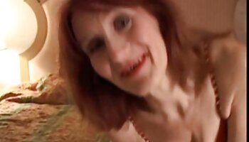 ប្ដូក្តៅ redhead ចៃនៅលើទូក